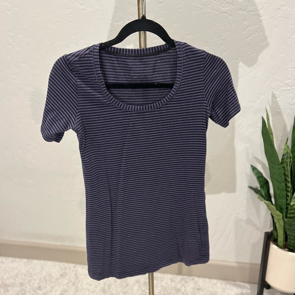 Lululemon T-Shirt | Very Soft | Size 4 | Purple/Black | Striped | Great Quality - Picture 4 of 4